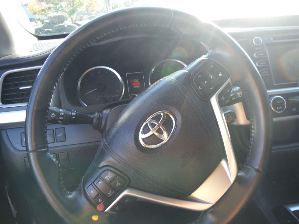 2017 Toyota Highlander Image 8