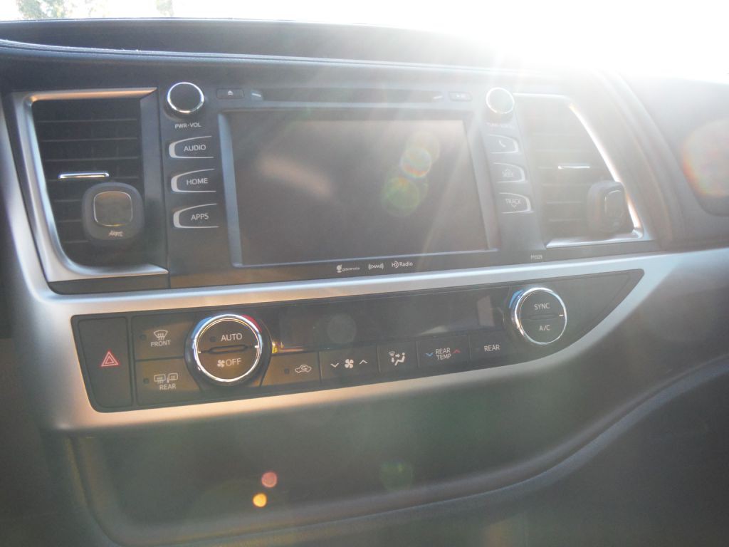 2017 Toyota Highlander Image 9