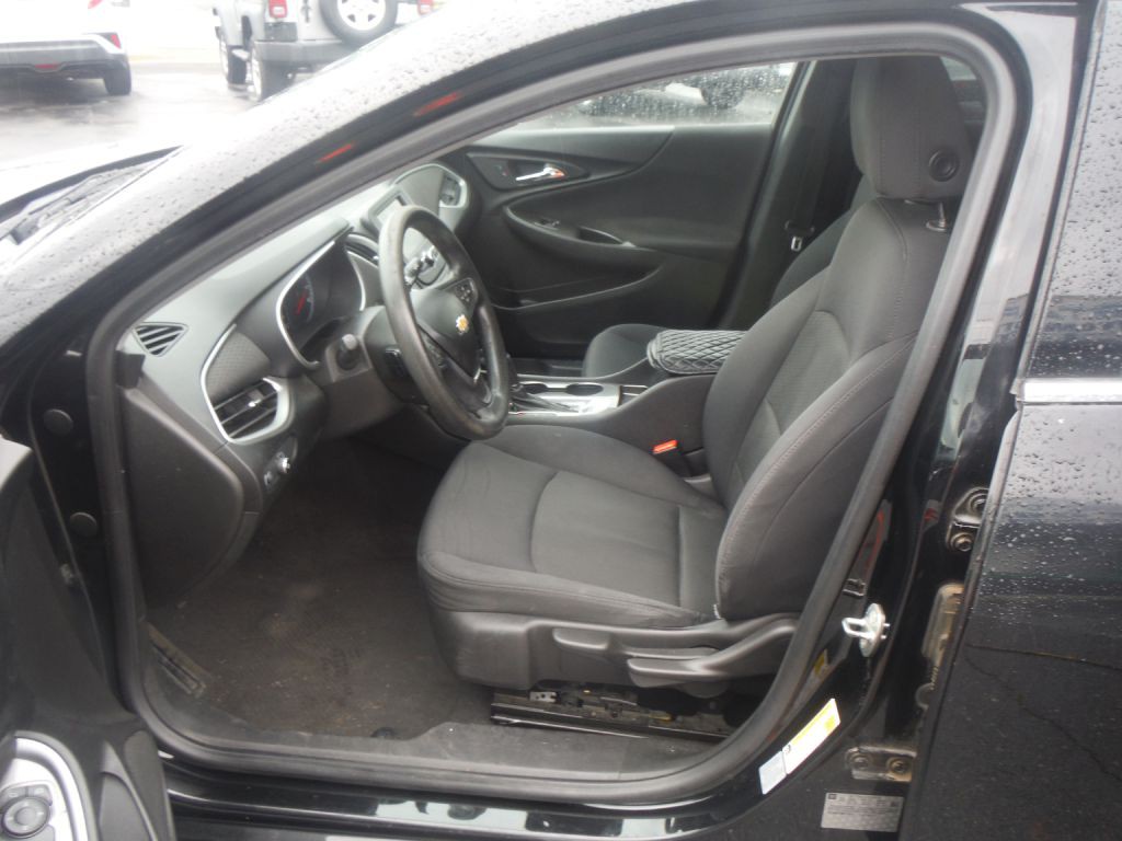 2016 Chevrolet Malibu Image 9