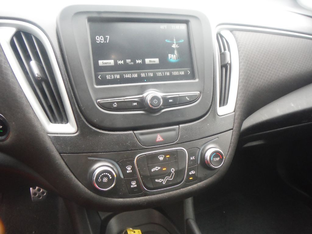 2016 Chevrolet Malibu Image 12