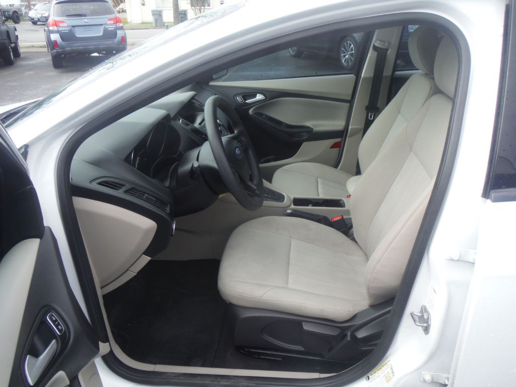 2017 Ford Focus Image 8