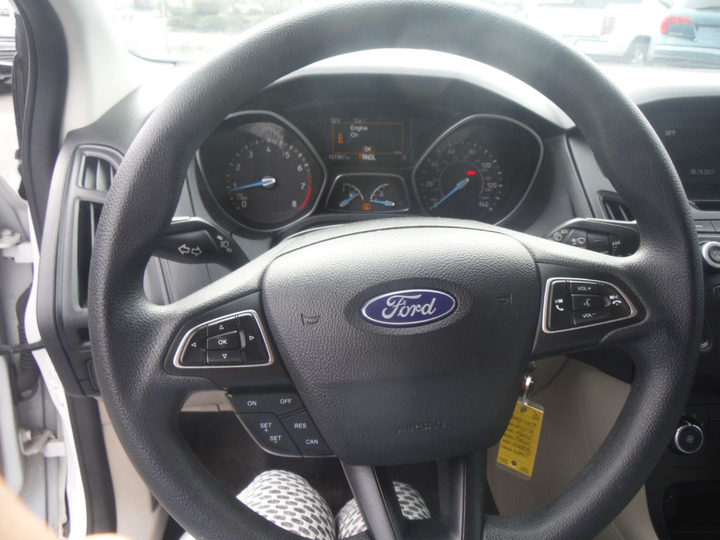 2017 Ford Focus Image 10