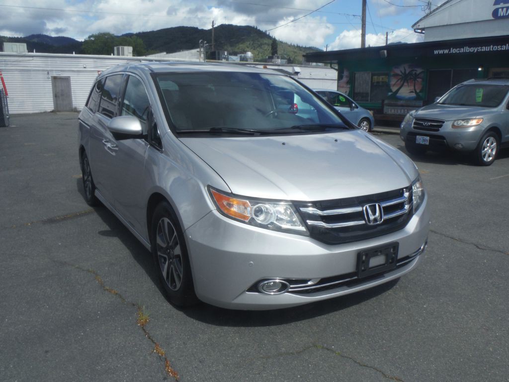 2015 Honda Odyssey Image 1