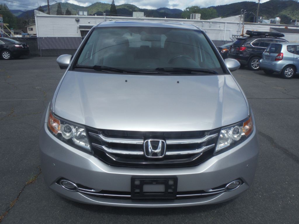 2015 Honda Odyssey Image 2