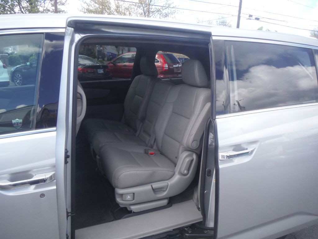 2015 Honda Odyssey Image 9
