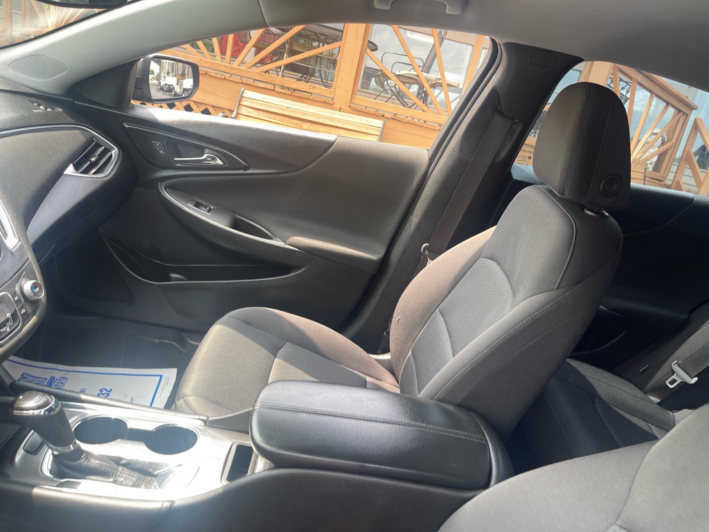 2017 Chevrolet Malibu Image 10