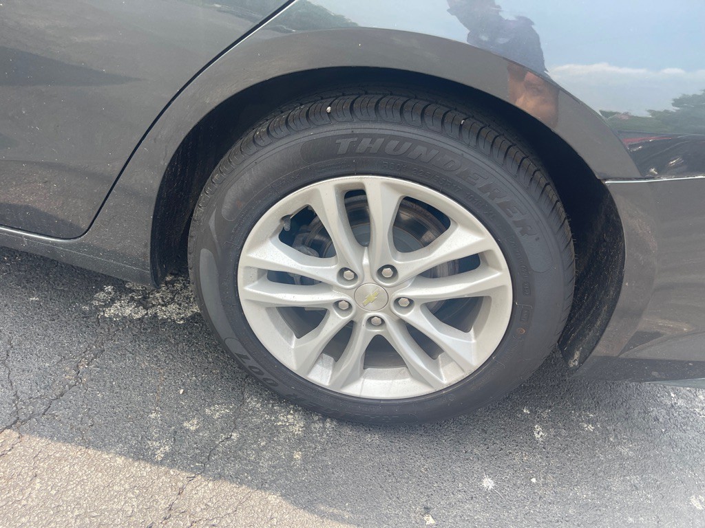 2017 Chevrolet Malibu Image 14