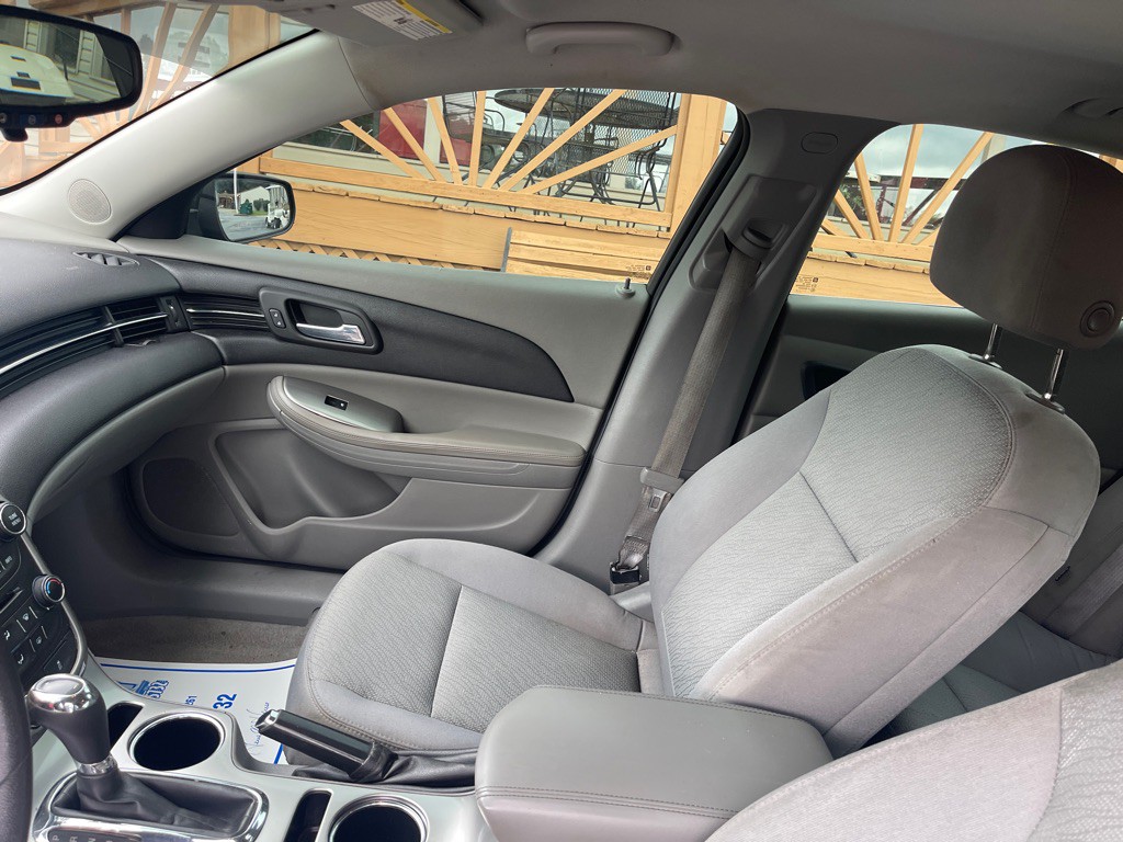 2016 Chevrolet Malibu Image 10