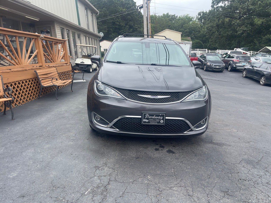 2020 Chrysler Pacifica Image 3