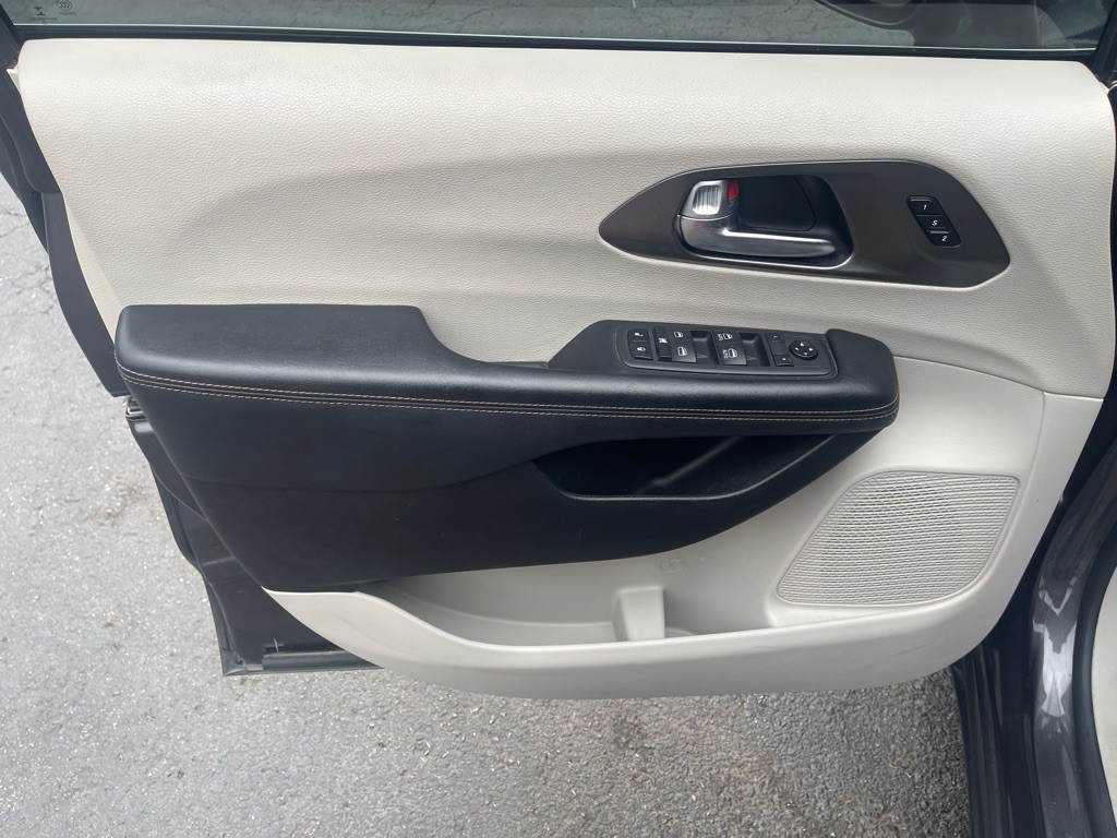 2020 Chrysler Pacifica Image 9