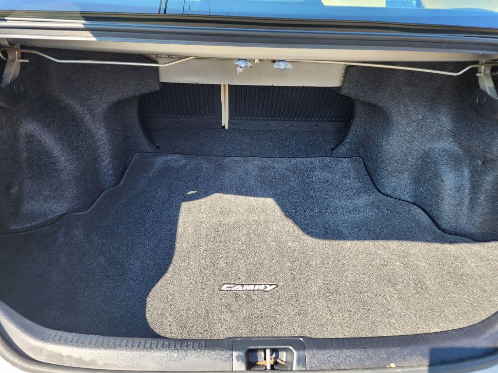 2015 Toyota Camry Image 2