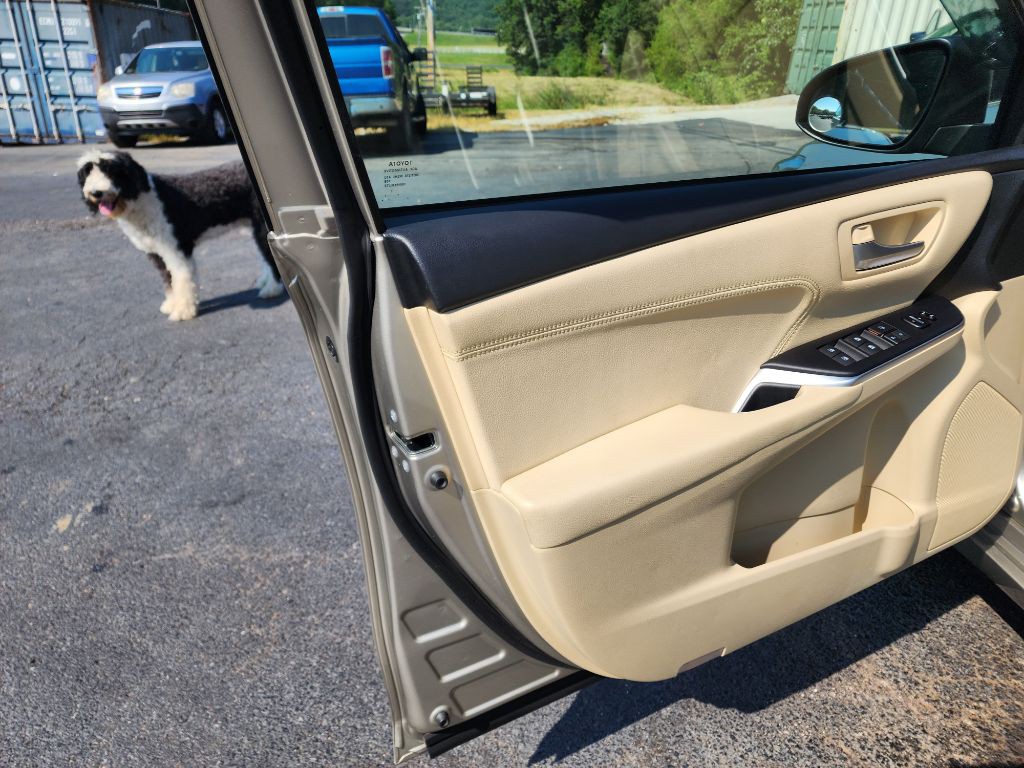 2015 Toyota Camry Image 7
