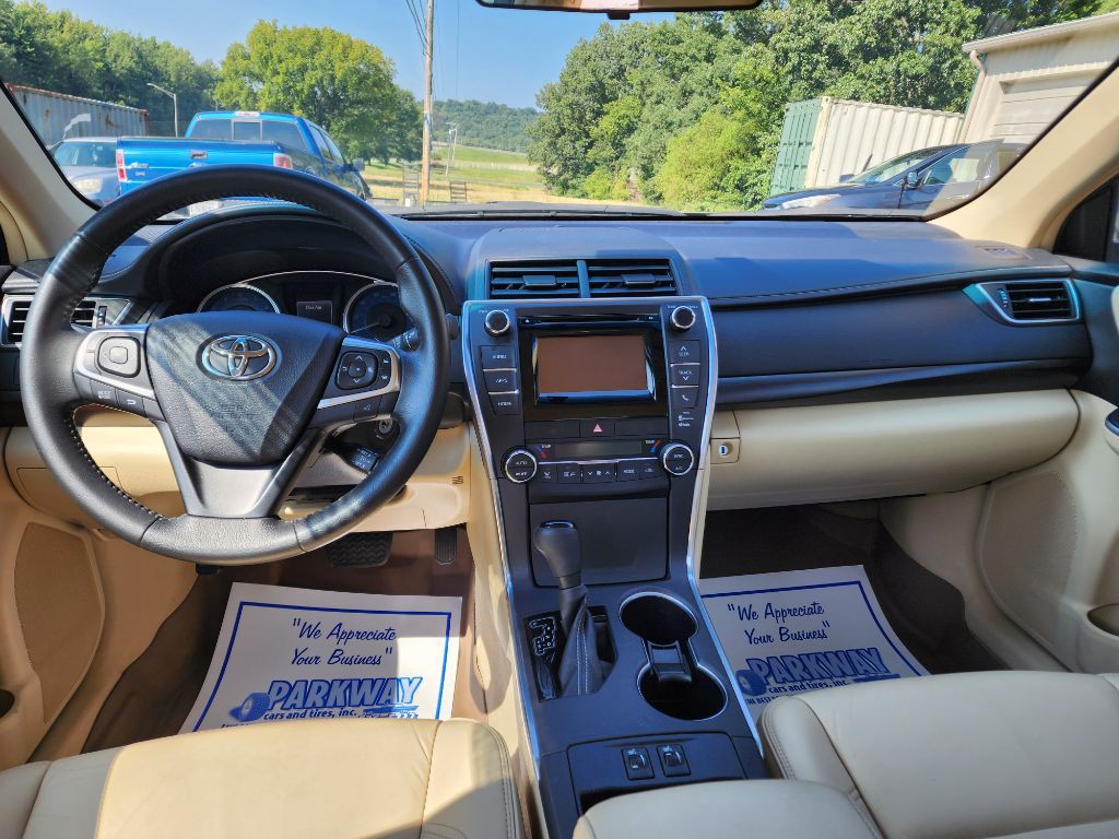 2015 Toyota Camry Image 9