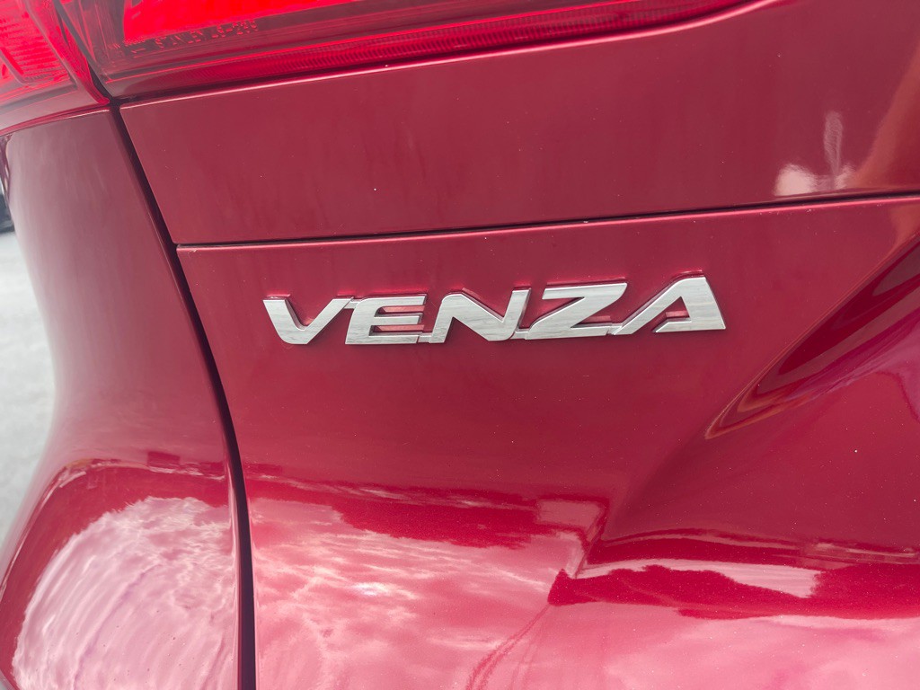 2021 Toyota Venza Image 17