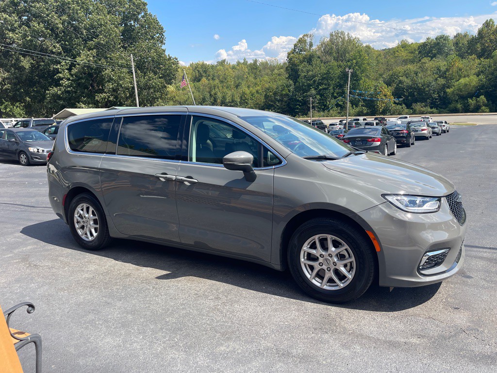 2023 Chrysler Pacifica Image 5