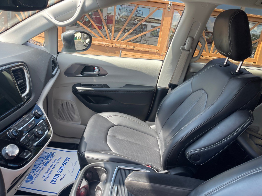 2023 Chrysler Pacifica Image 11