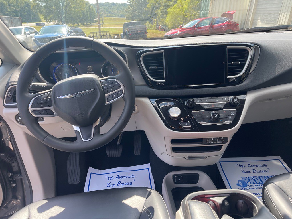 2023 Chrysler Pacifica Image 12