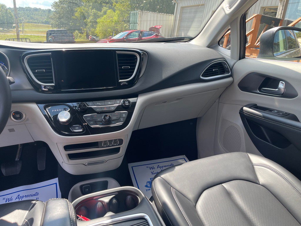 2023 Chrysler Pacifica Image 13