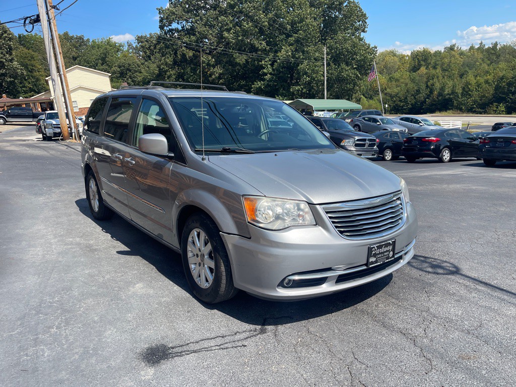 2016 Chrysler Town & Country Image 4