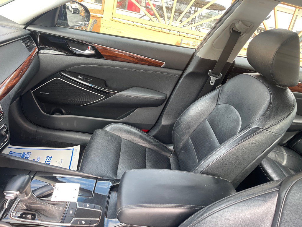 2017 Kia Cadenza Image 10