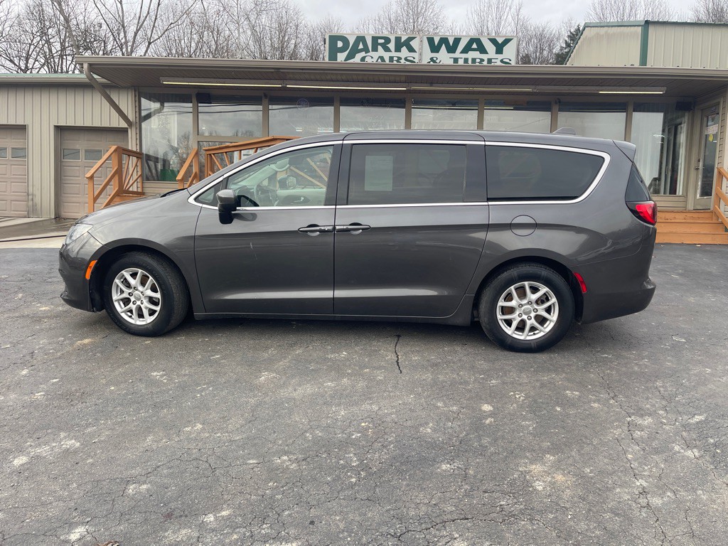 2018 Chrysler Pacifica Image 1