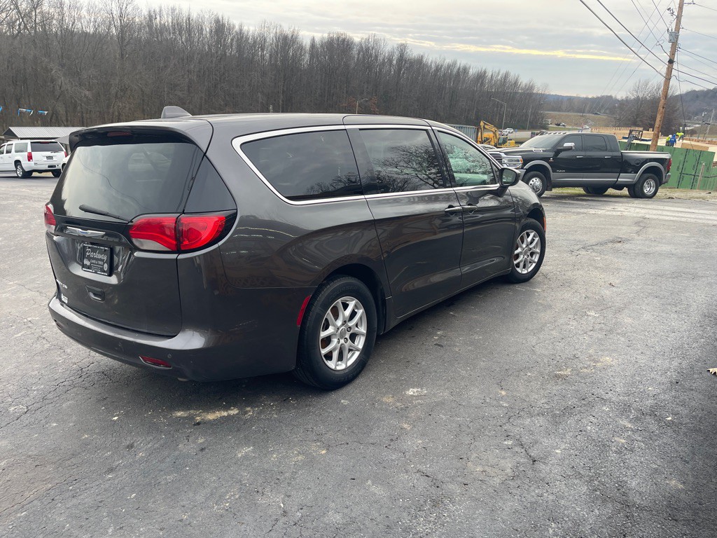 2018 Chrysler Pacifica Image 6