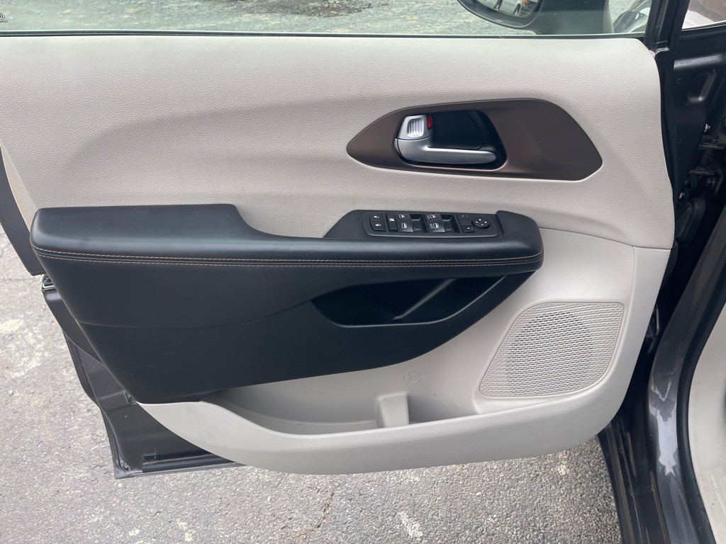 2018 Chrysler Pacifica Image 9