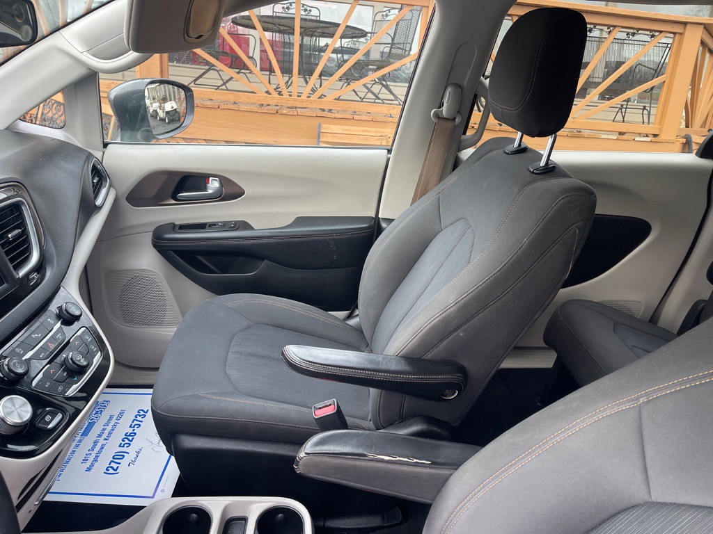 2018 Chrysler Pacifica Image 10