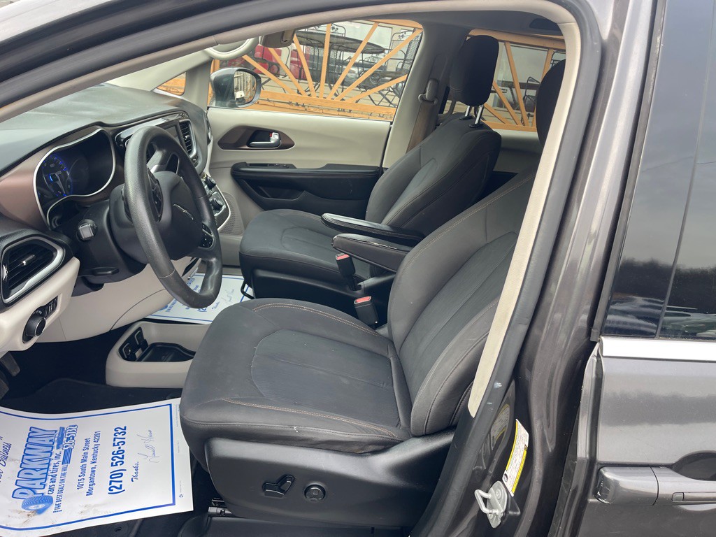 2018 Chrysler Pacifica Image 11