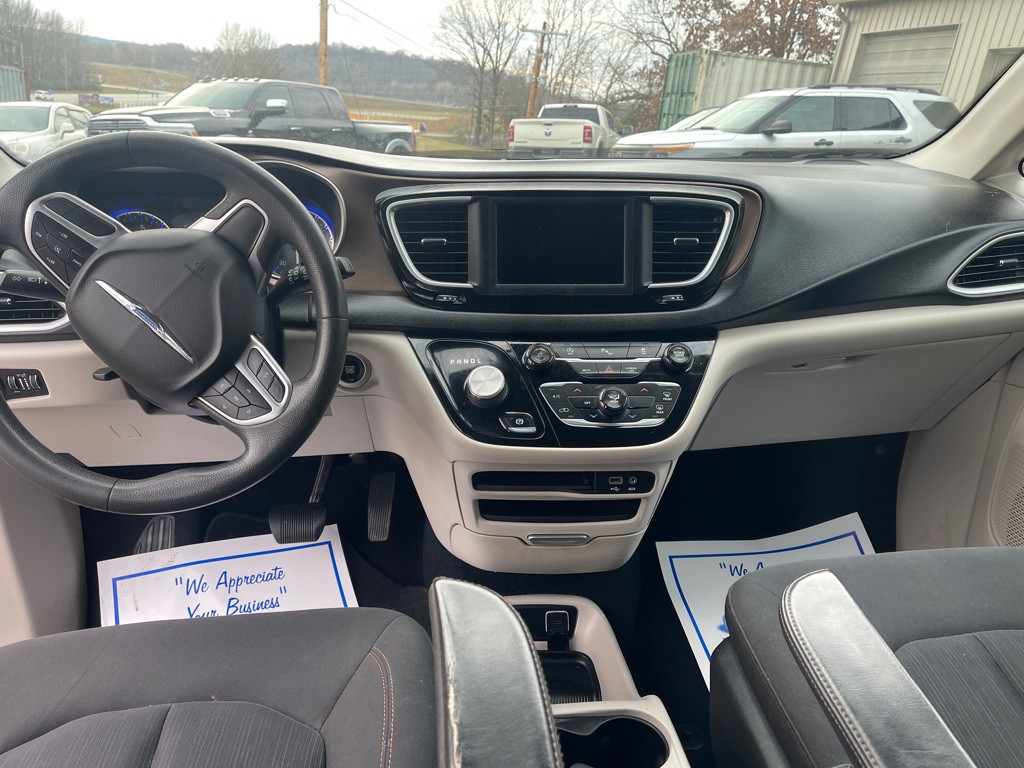 2018 Chrysler Pacifica Image 12