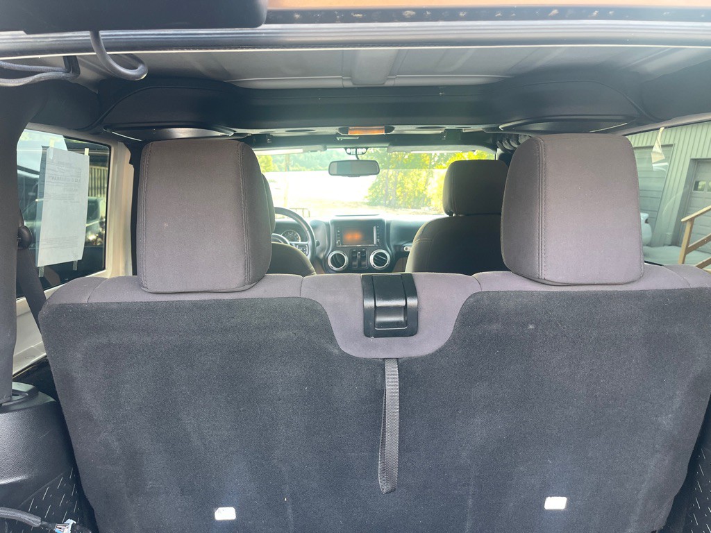2015 Jeep Wrangler Image 14