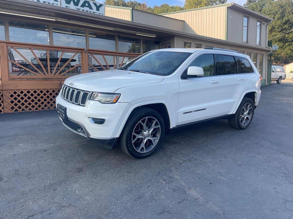 2018 Jeep Grand Cherokee Image 2