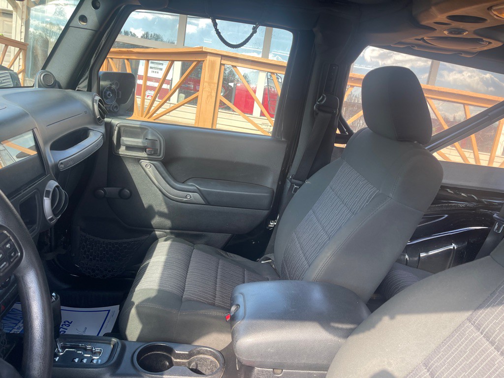 2012 Jeep Wrangler Image 11