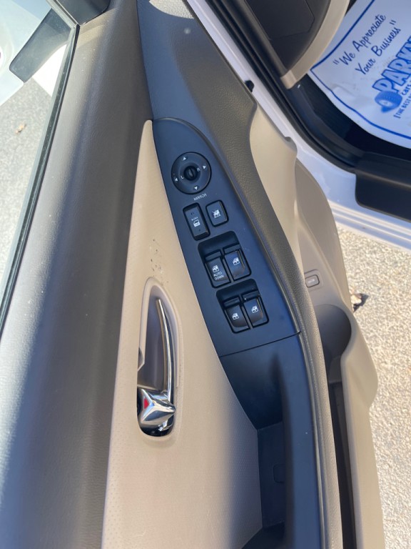 2010 Hyundai Elantra Image 9