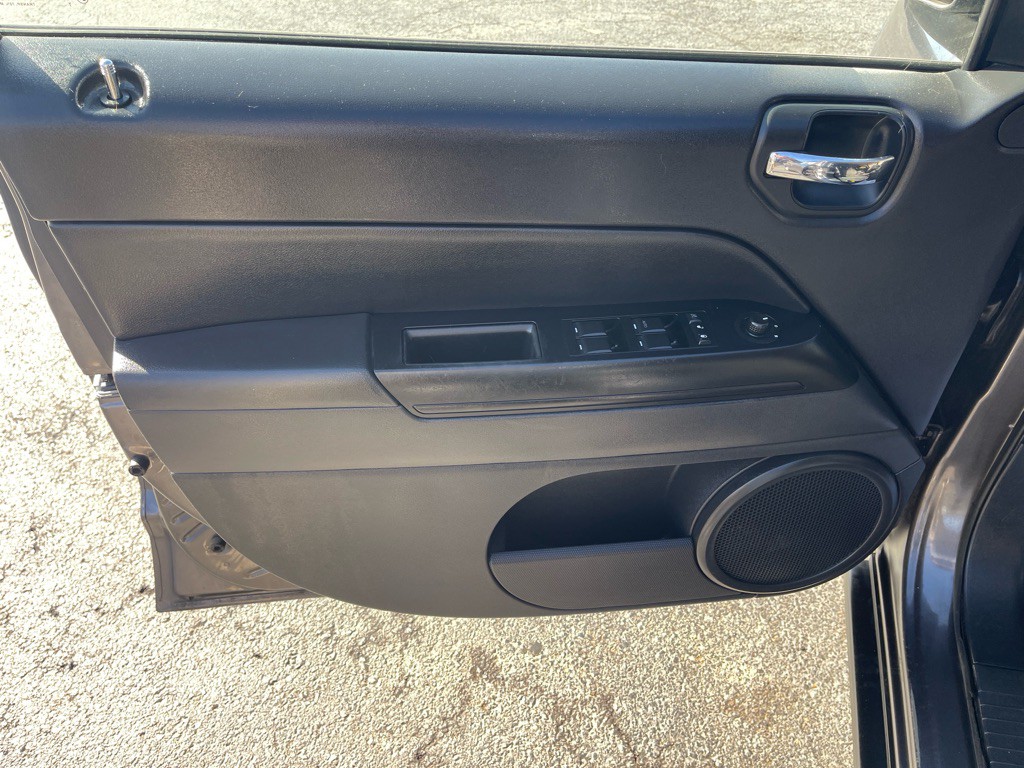 2014 Jeep Compass Image 9