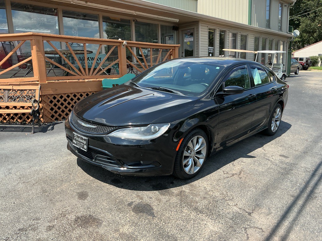 2015 Chrysler 200 Image 2