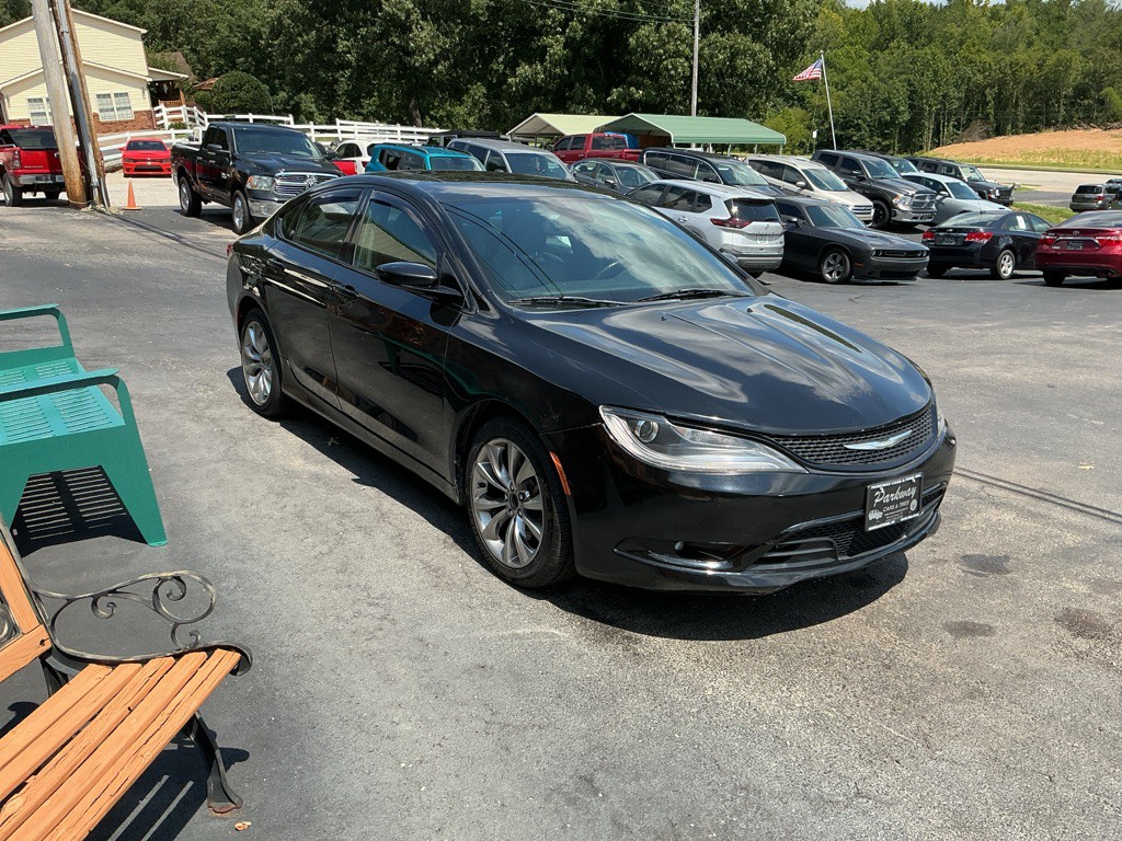 2015 Chrysler 200 Image 4