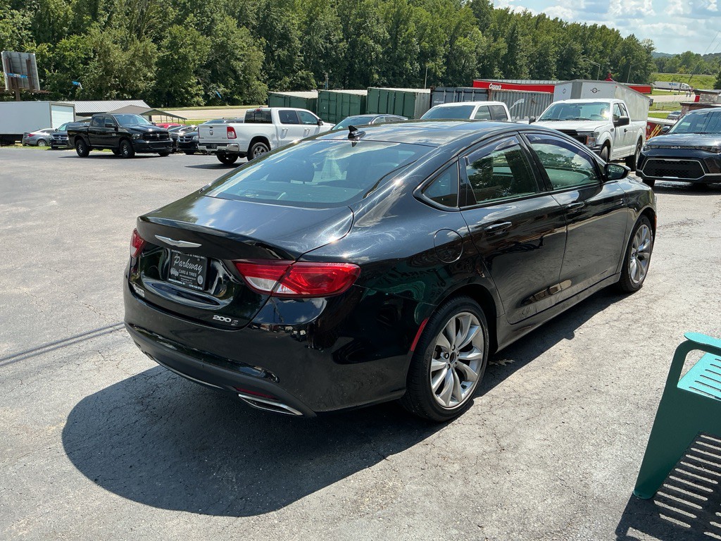 2015 Chrysler 200 Image 6