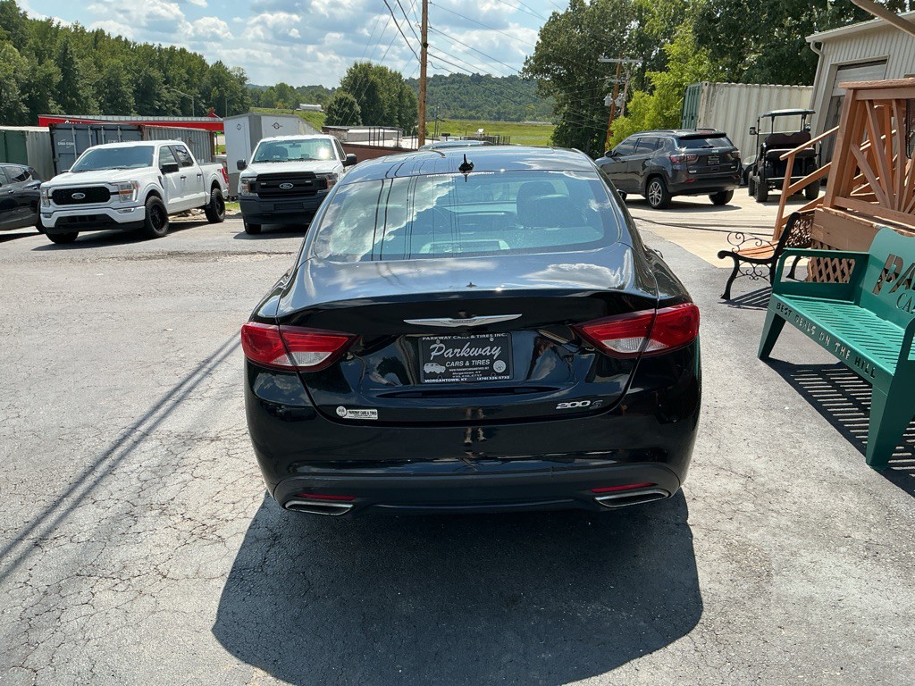 2015 Chrysler 200 Image 7