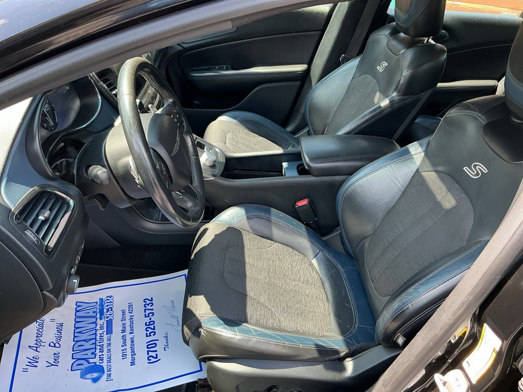 2015 Chrysler 200 Image 11