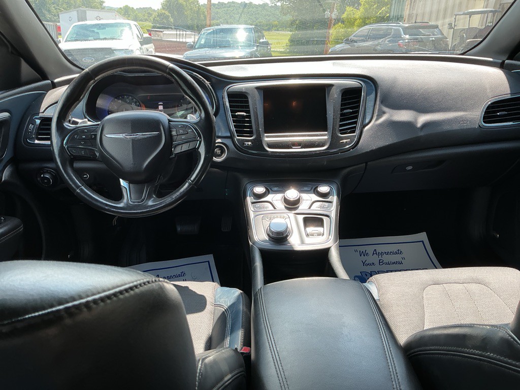 2015 Chrysler 200 Image 12
