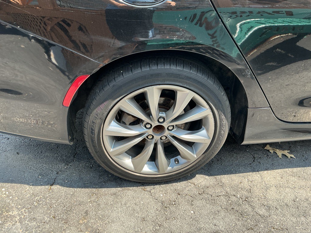 2015 Chrysler 200 Image 15