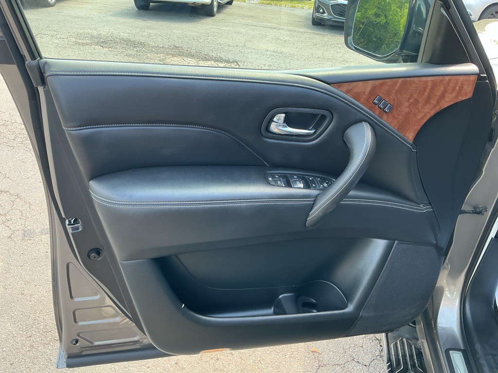 2018 INFINITI QX80 Image 9