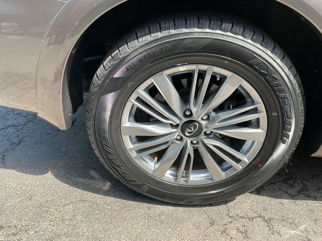 2018 INFINITI QX80 Image 17
