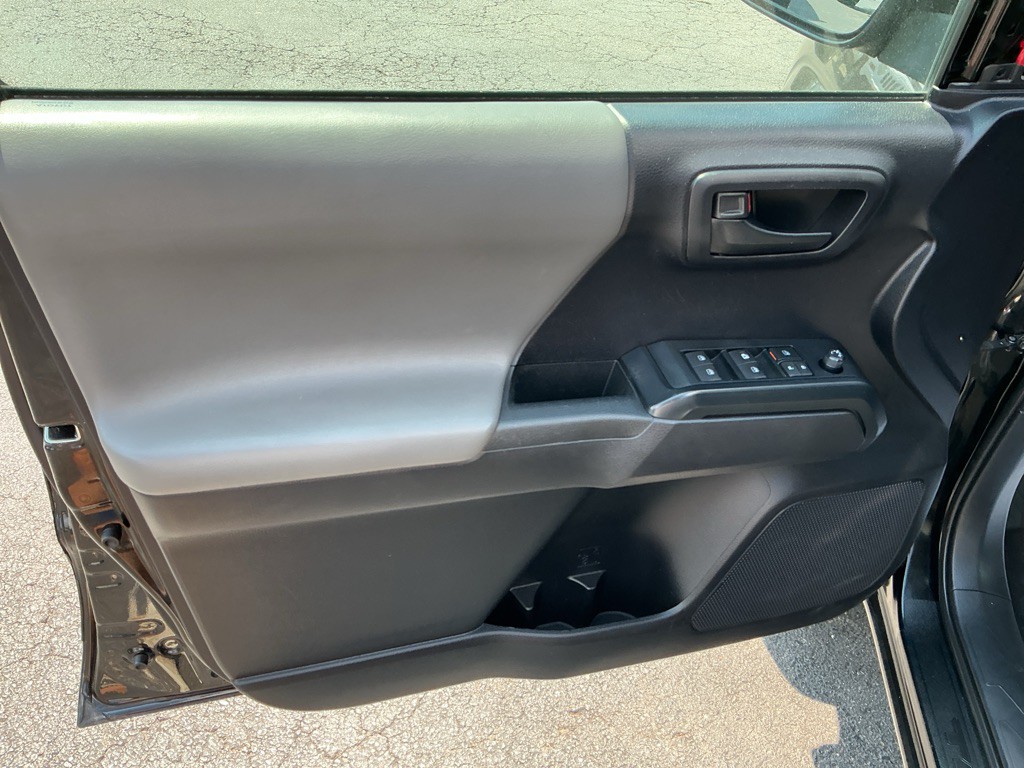 2020 Toyota Tacoma Image 9