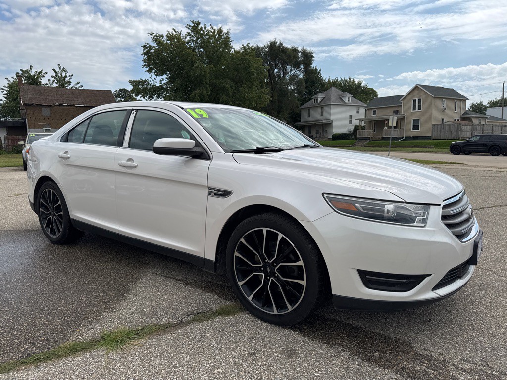 2019 Ford Taurus Image 3