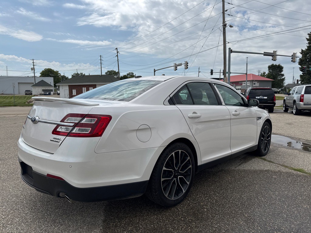 2019 Ford Taurus Image 4