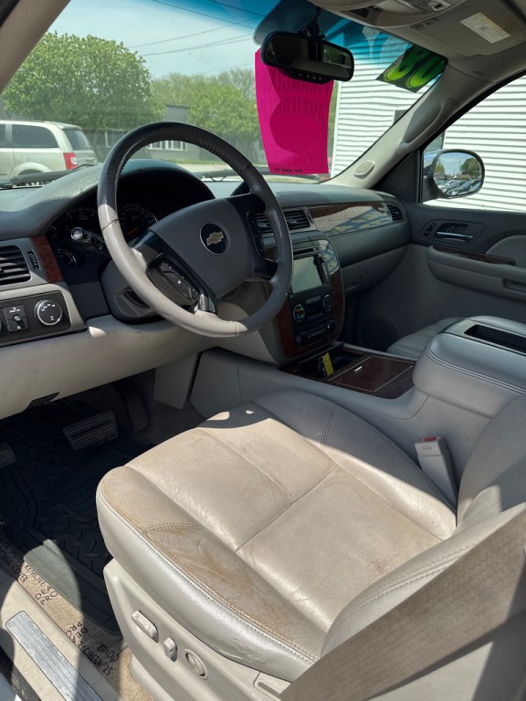 2008 Chevrolet Suburban Image 7