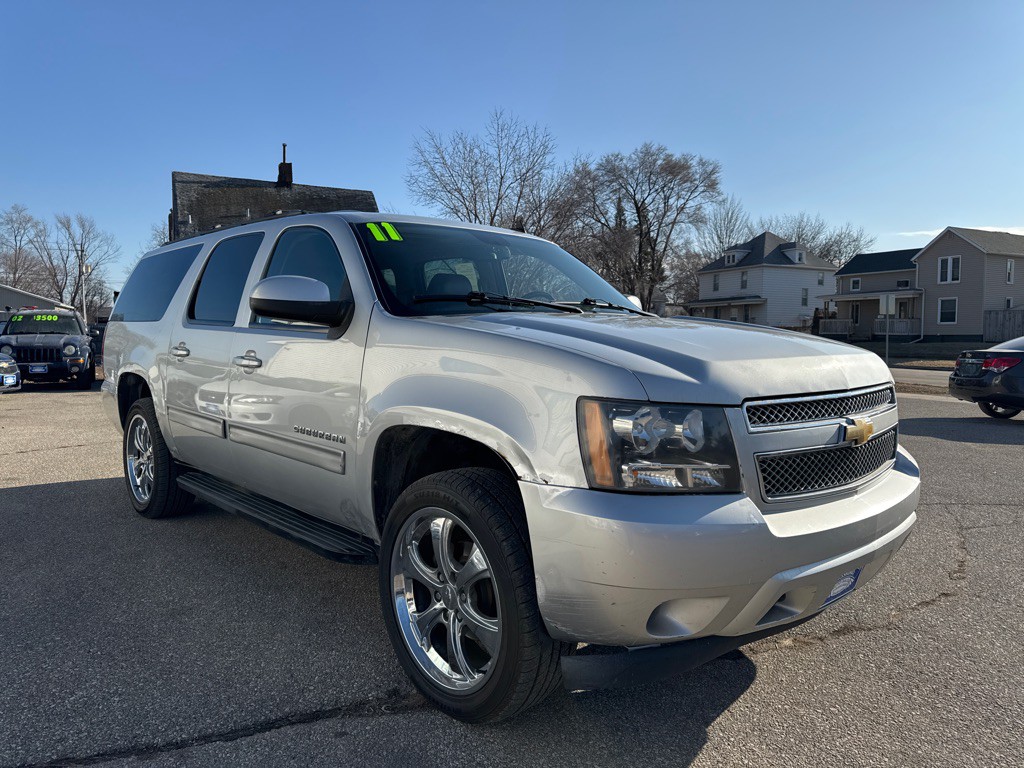 2011 Chevrolet Suburban Image 3