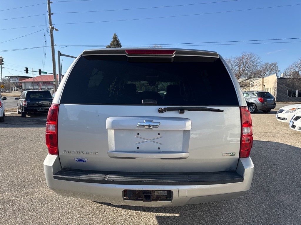 2011 Chevrolet Suburban Image 5